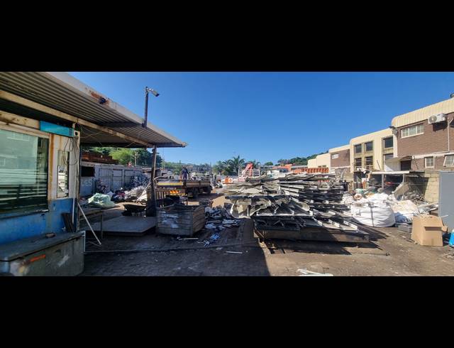 1,632M² INDUSTRIAL YARD FOR SALE IN UMGENI PARK